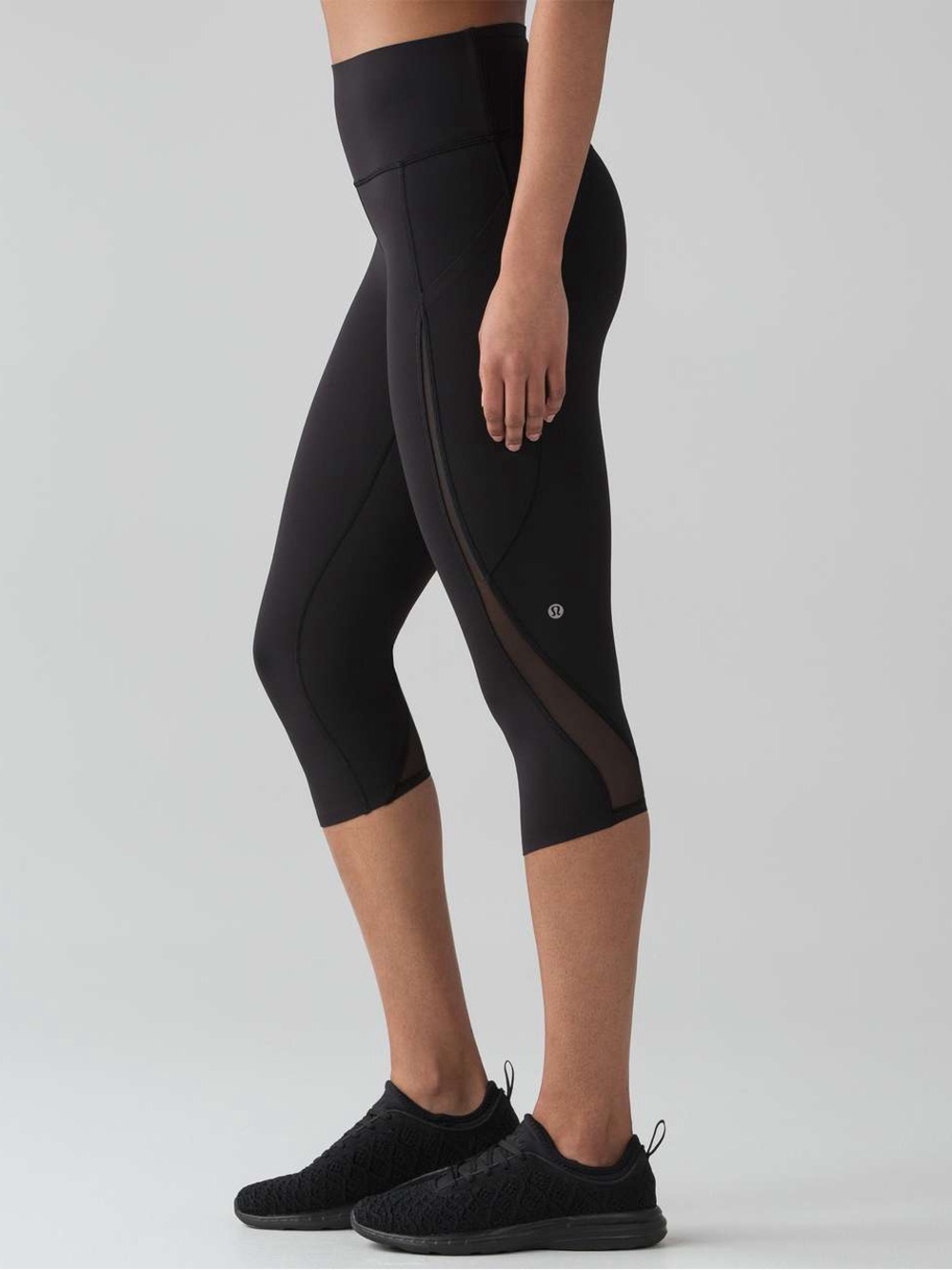 Lululemon Pace Perfect Crop (17")
Black size 4